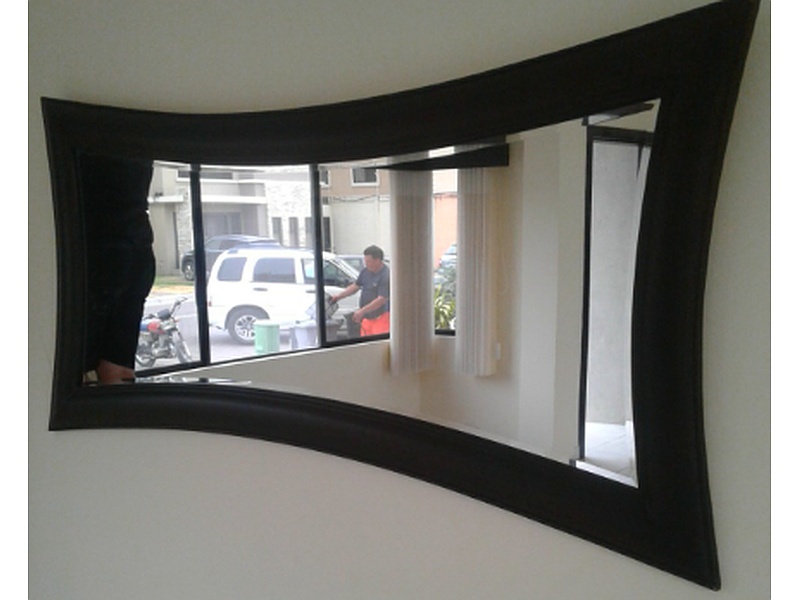 Espejo Curvo con Marco de Madera Vidrier