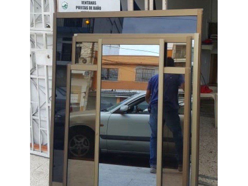 Puerta Corrediza de Aluminio Aluviherloz Ec