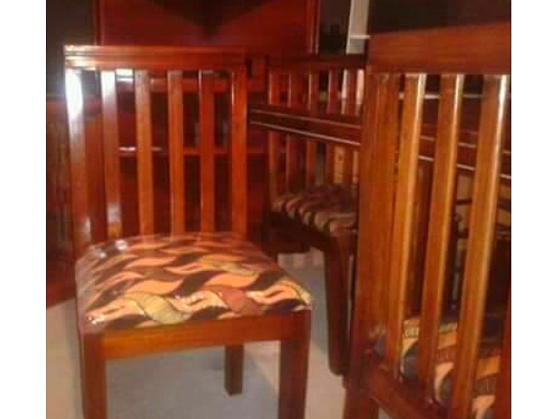 Silla en madera lacada Ecuador