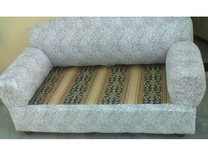 Sillón en gamuza blanco con puntos Ecuador