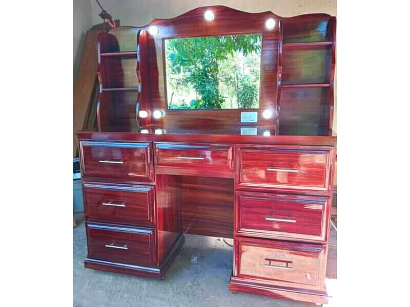 Comoda lacada 6 cajones y espejo Ecuador