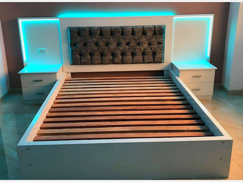 Cama blanca grande Ecuador