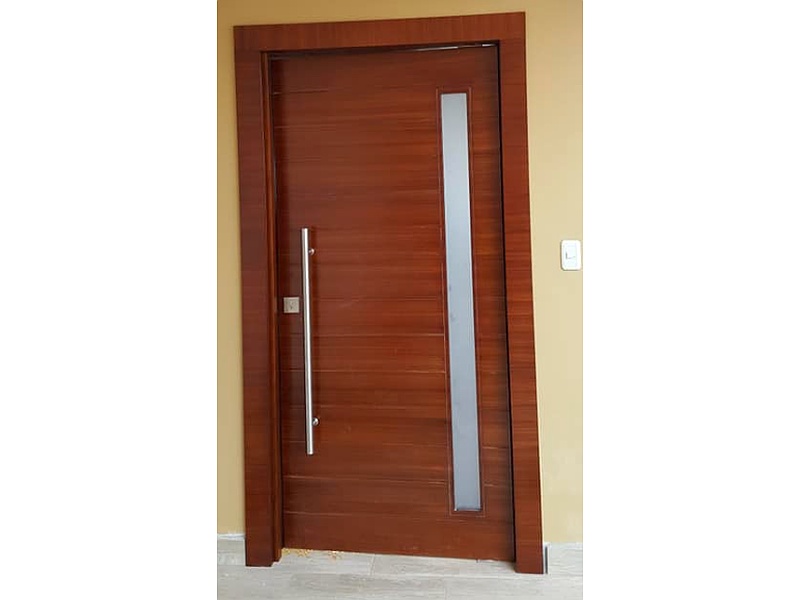 Puerta con lateral de vidrio Ecuador