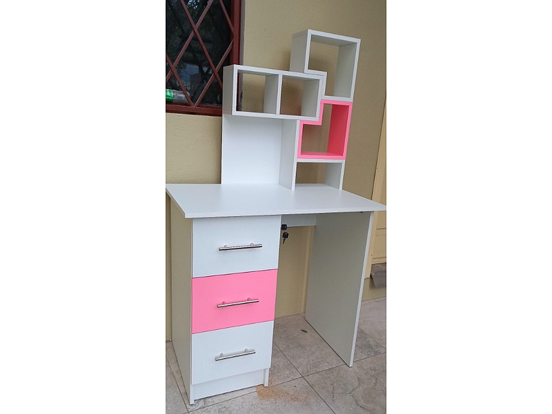 Cómoda en melánico con estanterías Ecuador