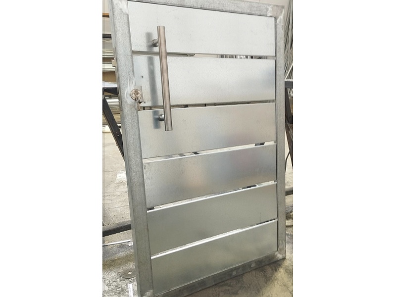 Puerta metal seguridad Ecuador 