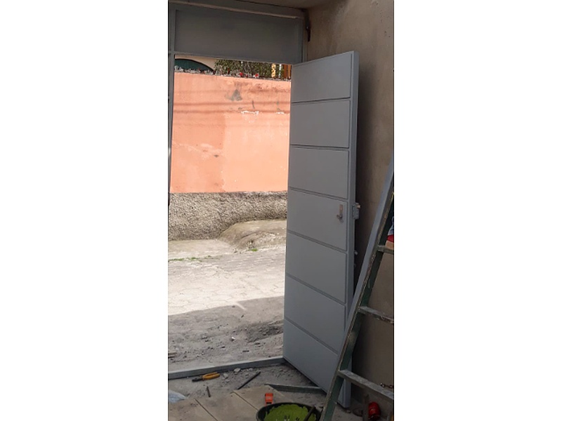 Puerta Bodega Huella Ecuador