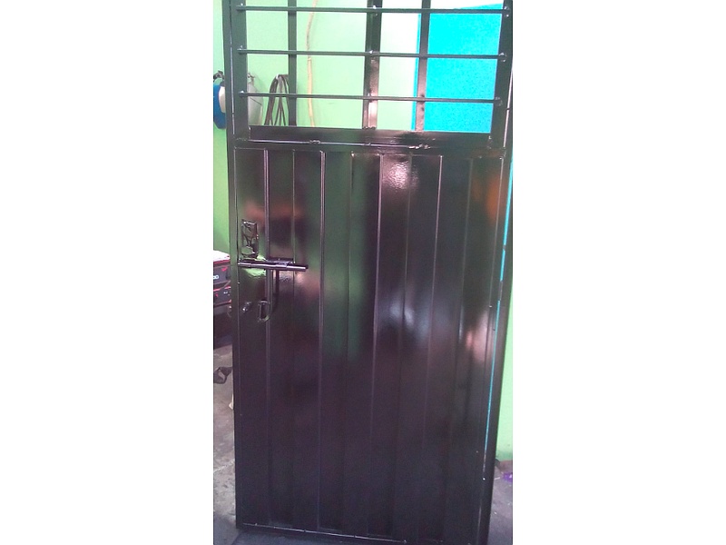 Puerta metal Ecuador 