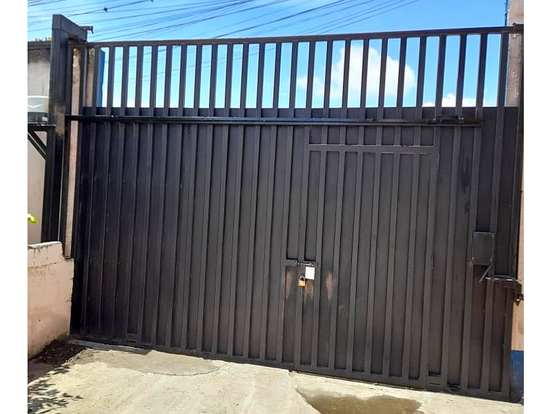 Puerta Garaje Acero Reforzado Ecuador