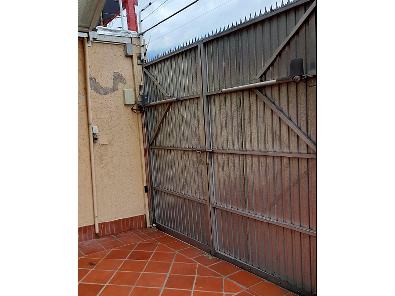 Puerta Garaje Granero Ecuador