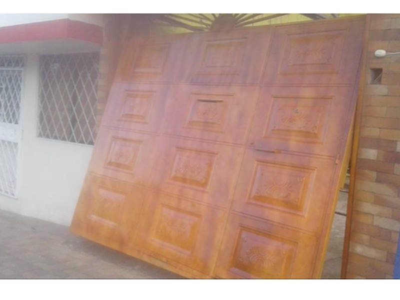 Puerta Garaje abatible Ecuador  