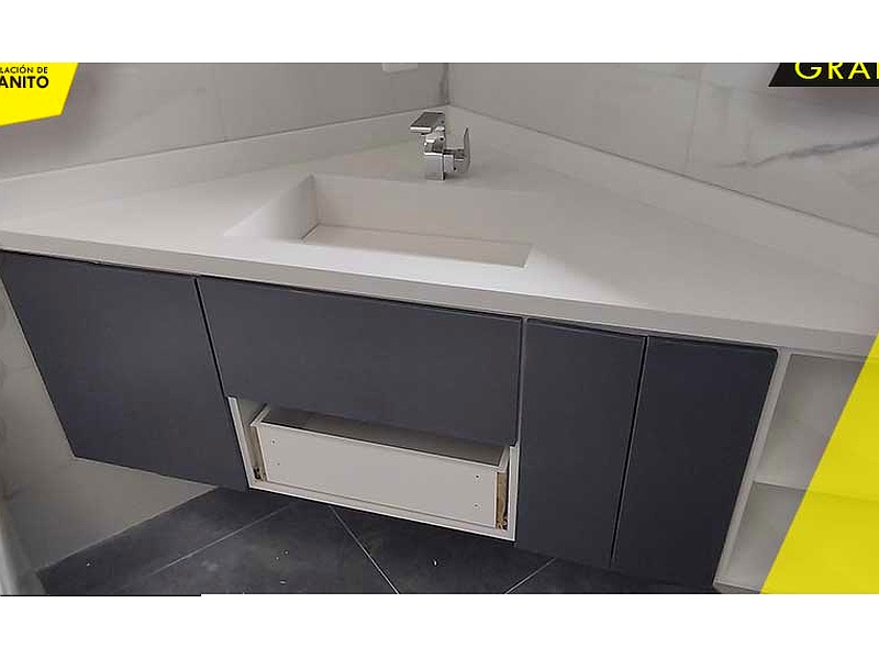 mueble de baño blanco Quito