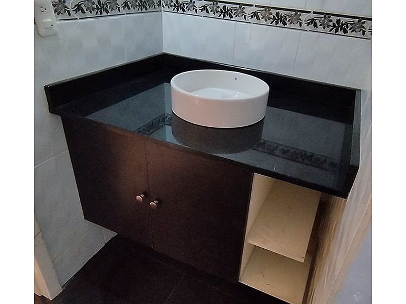 mueble de baño negro Quito