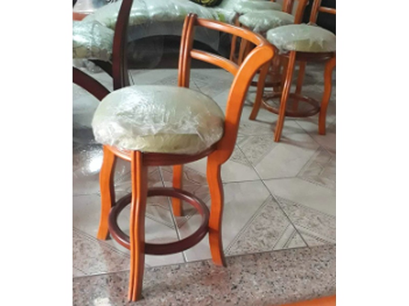 Taburetes de madera Orellana 