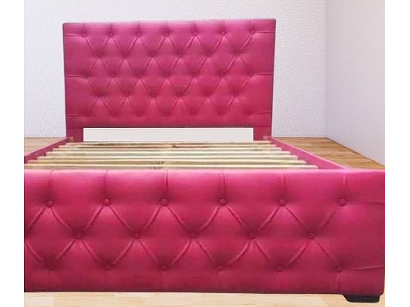 Cama en microcuero Rojiso Ecuador
