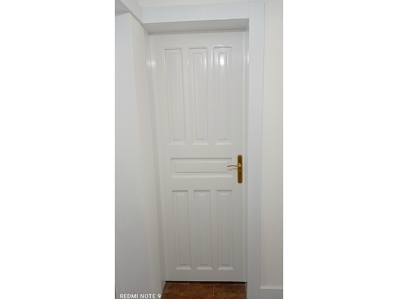 puerta blanca Quito