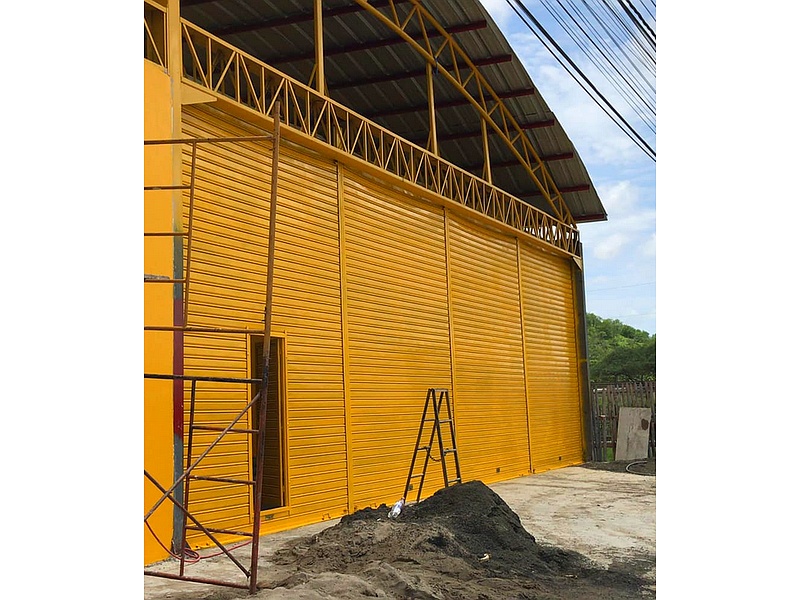 Puerta enrrollable comercial Manta