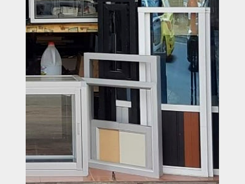 ventana aluminio pequeño ecuador