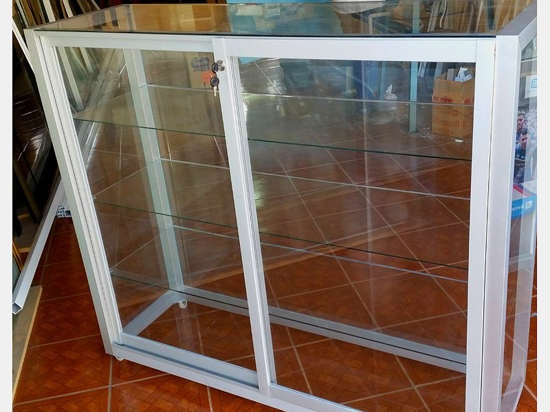vitrina aluminio ecuador