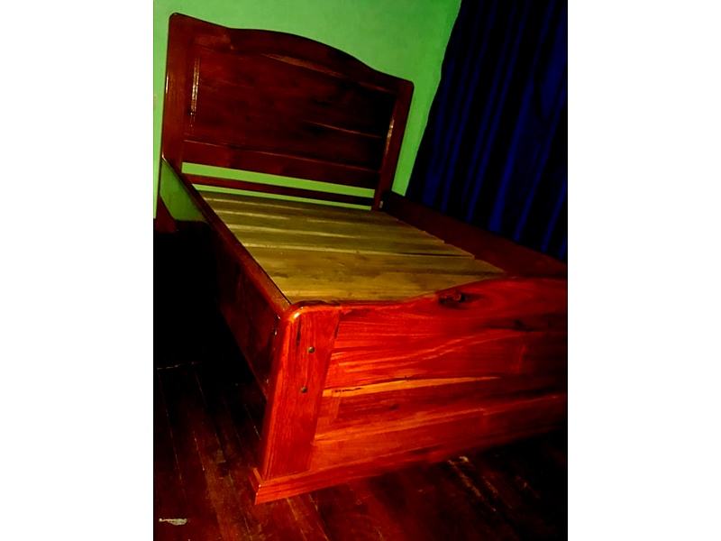 Cama madera cafe oscura Ecuador