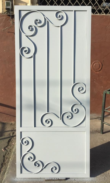 Puerta Metal Cayambe