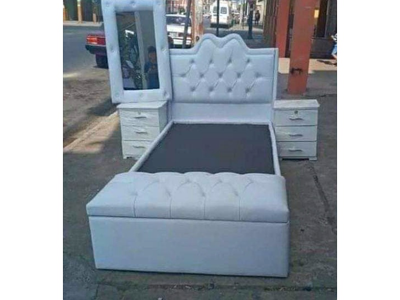 cama tapizado blanco Quito