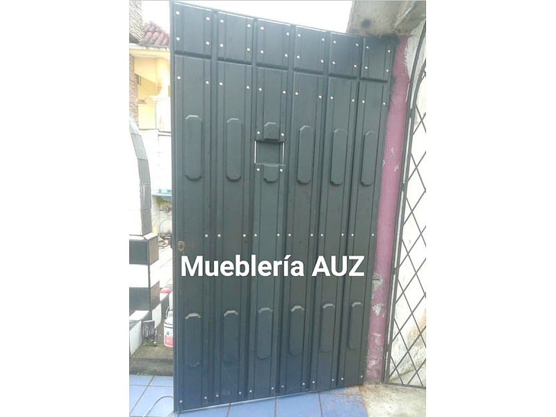 Puerta Metálica Negra Ecuador Muebleria AUZZ