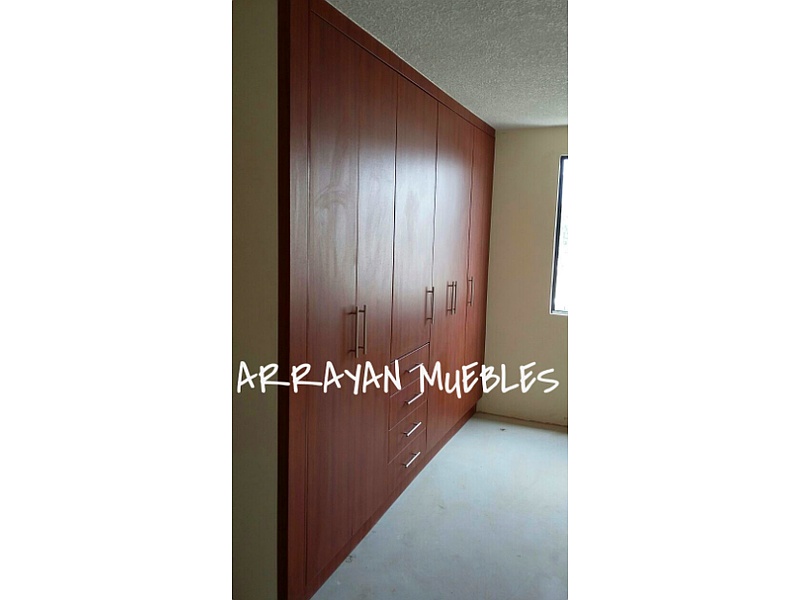 Armario de Madera Clásico Ecuador
