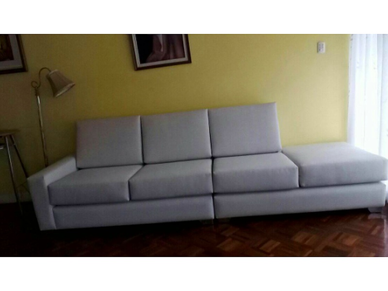 Sofá color blanco Ambato 