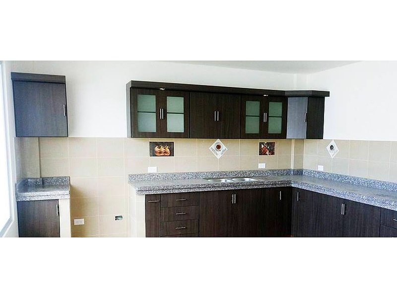 Diseño cocina moderna básica Ecuador