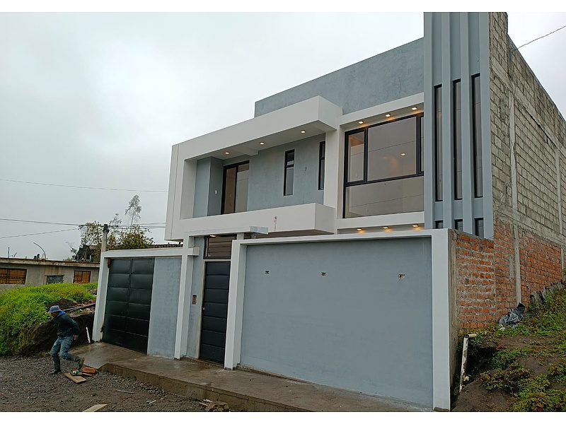 Construcción casa dos plantas ladrillo Ecuador