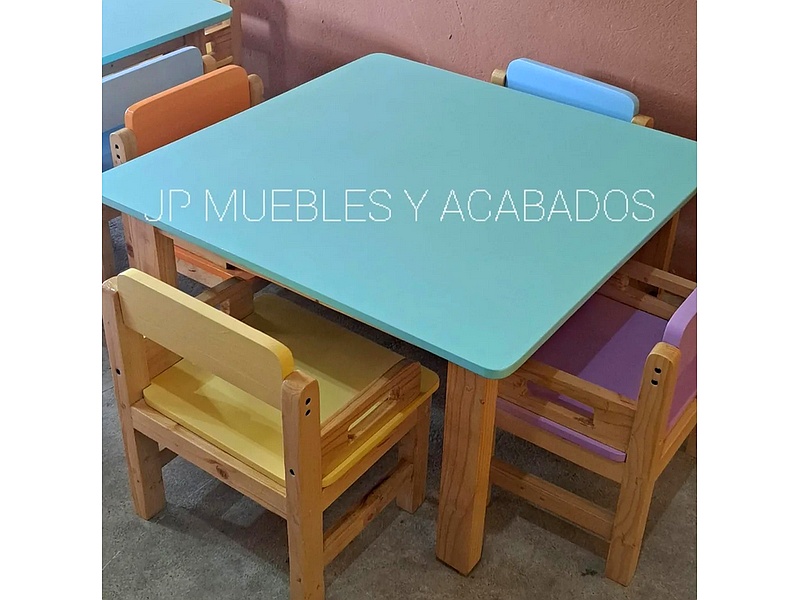 Mesa centro cuadrada celeste Guayaquil