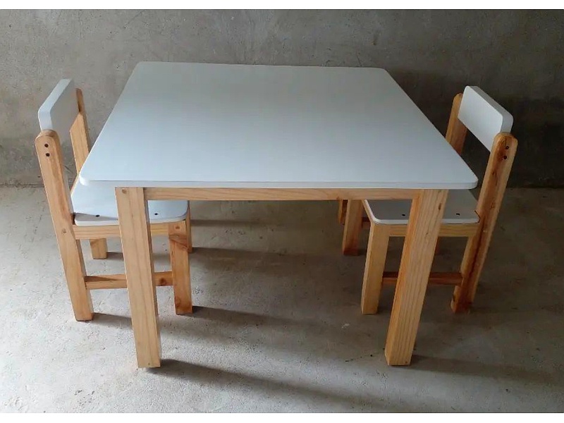 Mesa básica cuadrada blanca Guayaquil