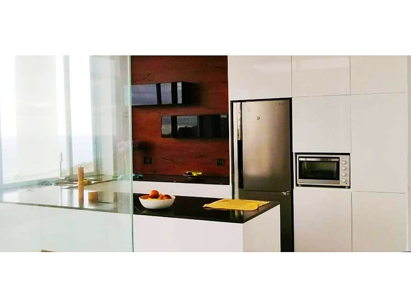 Diseño cocina moderna básica Ecuador