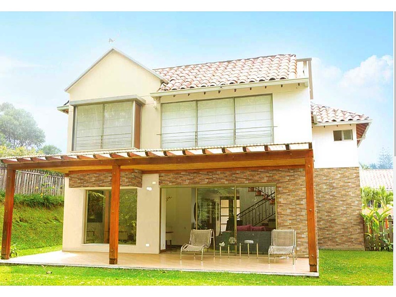 Construcción casa básica moderna Ecuador