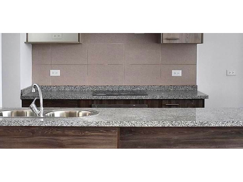 Mesones porcelanato Carrara Ecuador