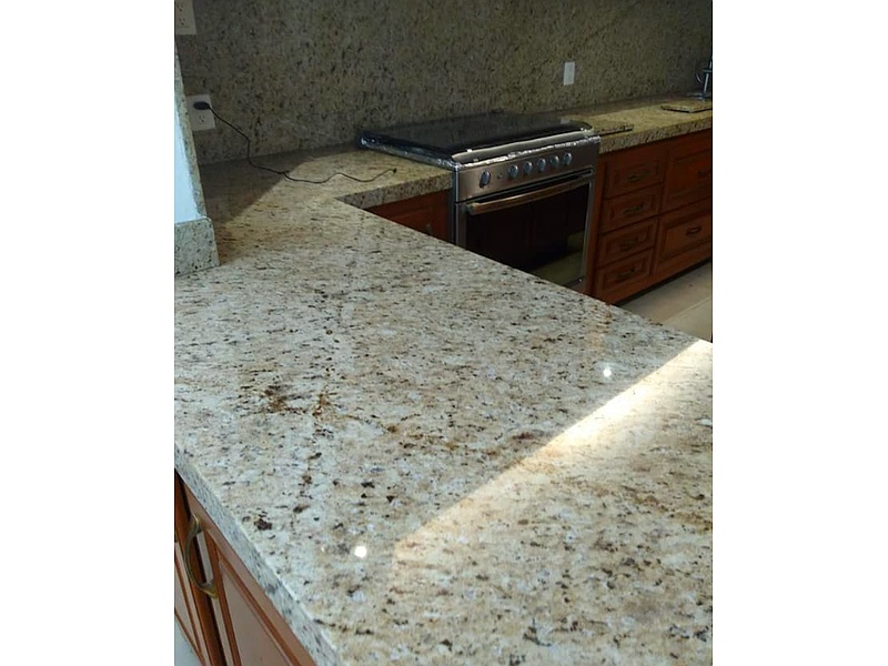 Mesones porcelanato Breccia Ecuador