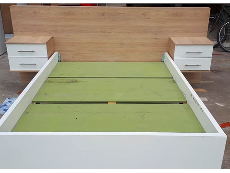 Cama con veladores Ambato 