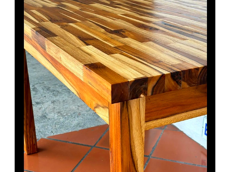 Mesa de comedor Ecuador 