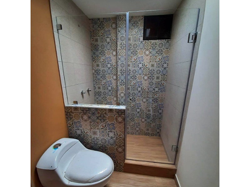 Puerta vidrio bisagras Ecuador