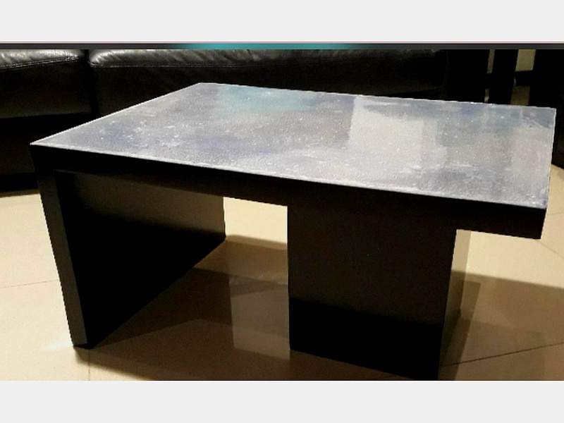 mesa cafe oscura sala ecuador