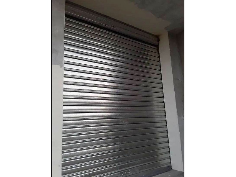 Puerta enrollable aluminio anodizado Ecuador