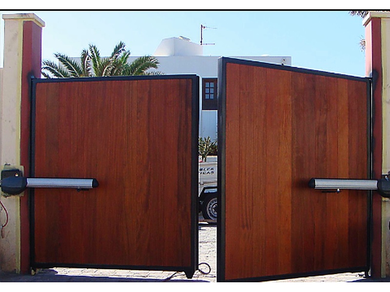 Puerta Garaje Madera Barnizado Ecuador