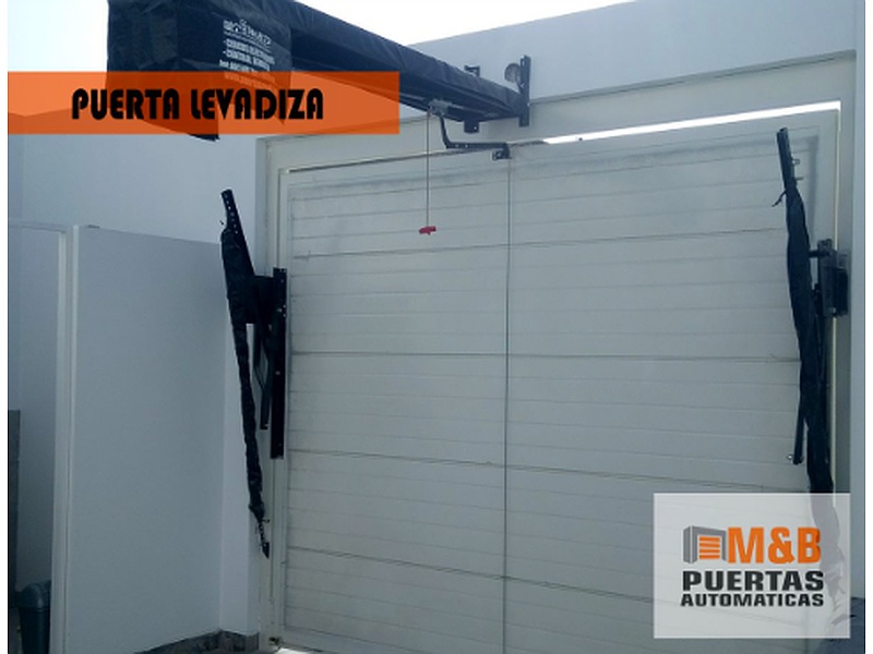Puerta Garaje Panelada PVC Aluminio Ecuador