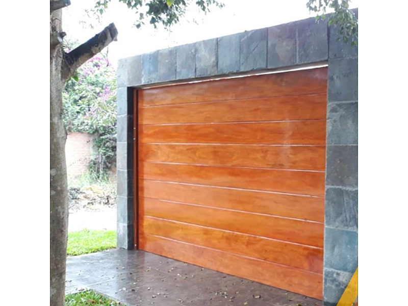 Puerta Garaje Madera Acabado Natural Ecuador