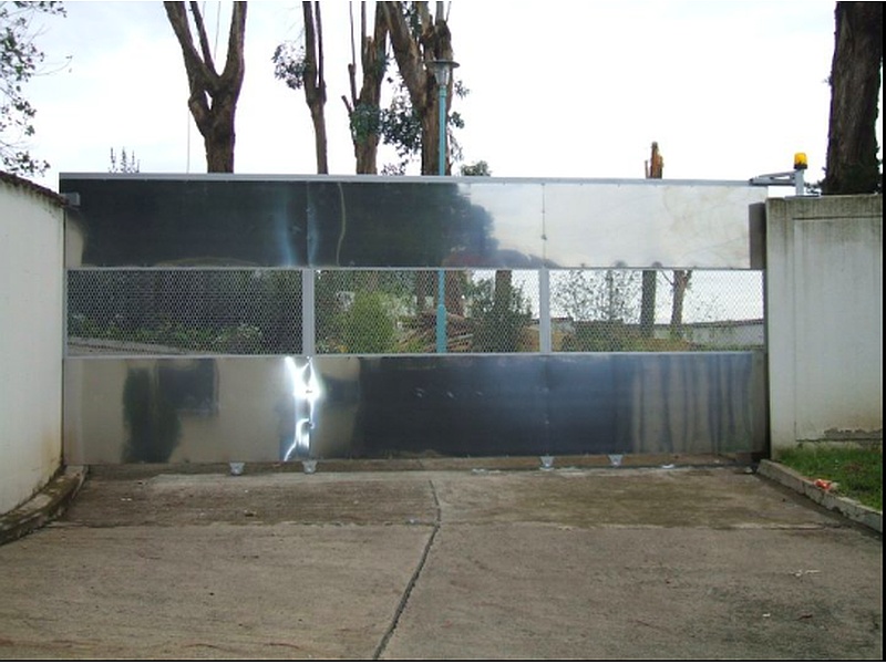 Puerta Garaje Panelada Aluminio Ecuador