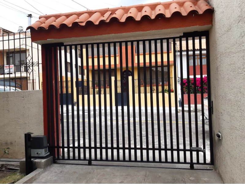 Puerta Garaje Rejas Delgadas Negro Ecuador