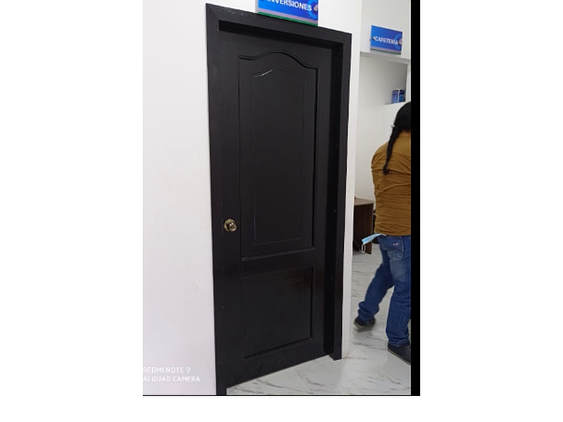 Puerta de madera lacada de color negro Ibarra 