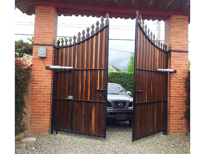 Puerta Garaje Madera Rejas Aluminio Ecuador