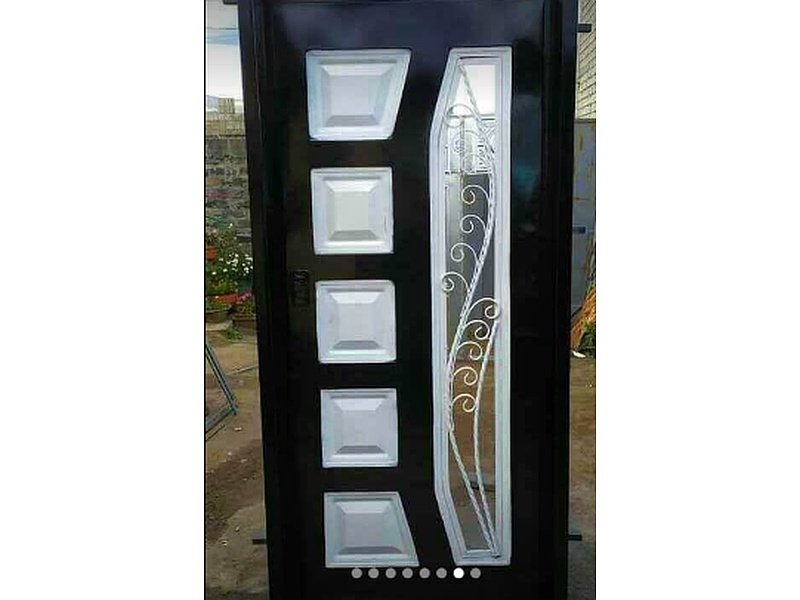 Puerta Entrada Nogal Cuadros Blancos Ecuador