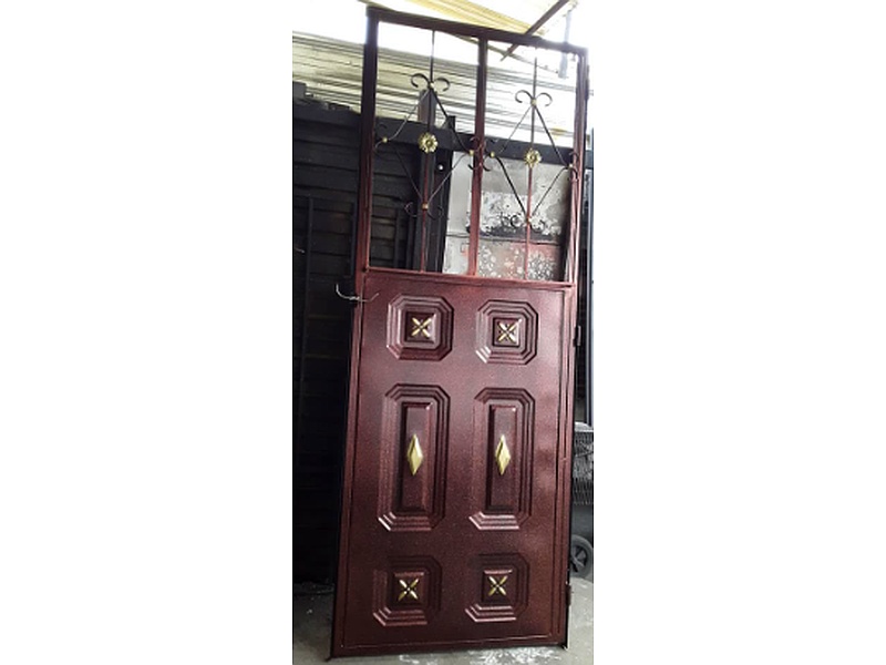 Puerta Minimalista Jardin Ecuador